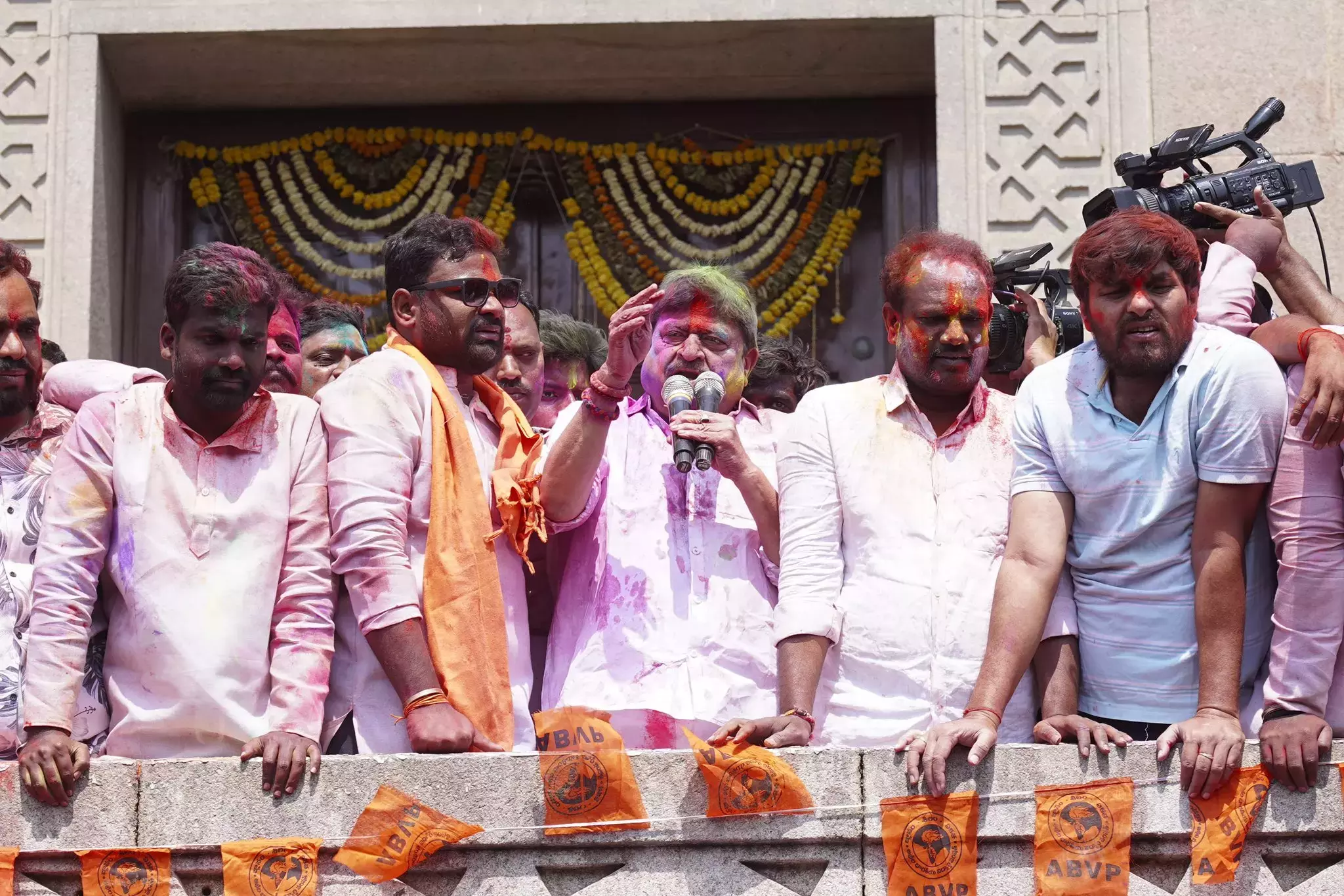 Ramachandra राव ने होली के त्योहार पर लोगों को बधाई दी