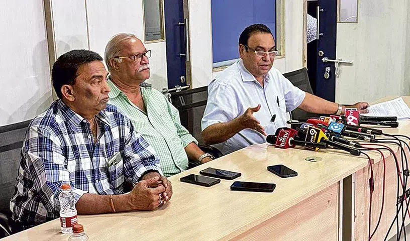 HCA प्रेसिडेंट ने विसाका इंडस्ट्रीज के फाइनेंशियल ट्रांजैक्शन में शामिल होने से इनकार किया HCA प्रेसिडेंट ने विसाका इंडस्ट्रीज के फाइनेंशियल ट्रांजैक्शन में शामिल होने से इनकार किया
