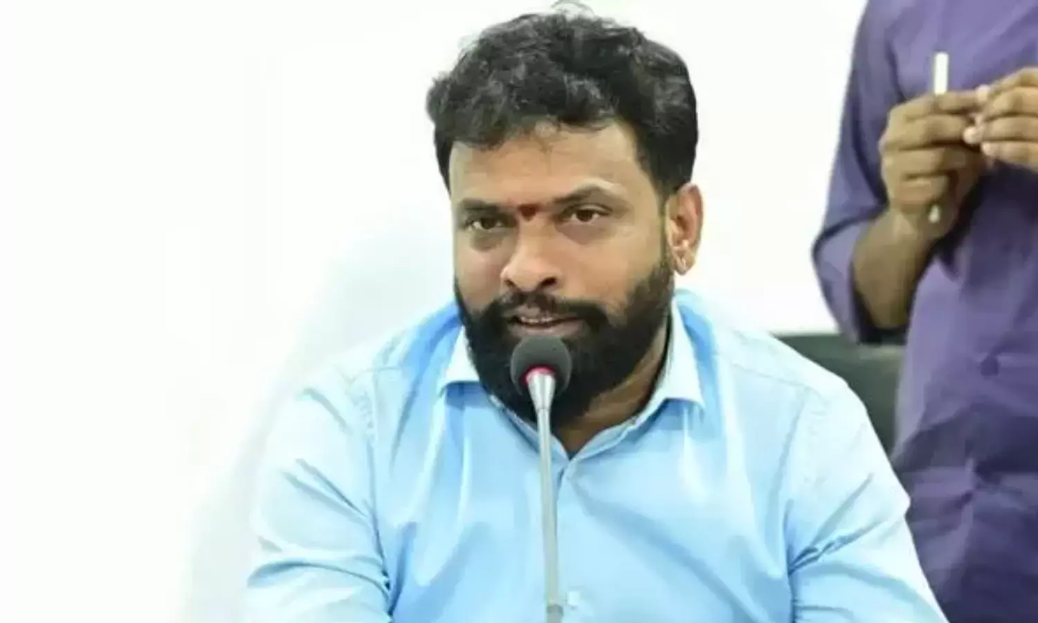 खाड़ी युद्ध में फंसे तेलुगु लोगों को बचाने के लिए Andhra प्रदेश सरकार ने एक और कदम उठाया खाड़ी युद्ध में फंसे तेलुगु लोगों को बचाने के लिए Andhra प्रदेश सरकार ने एक और कदम उठाया