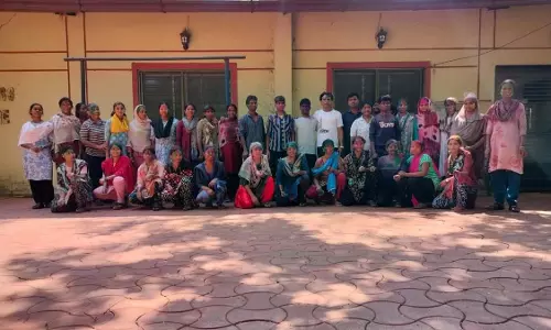 सरेंडर नक्सलियों ने खेली होली सरेंडर नक्सलियों ने खेली होली