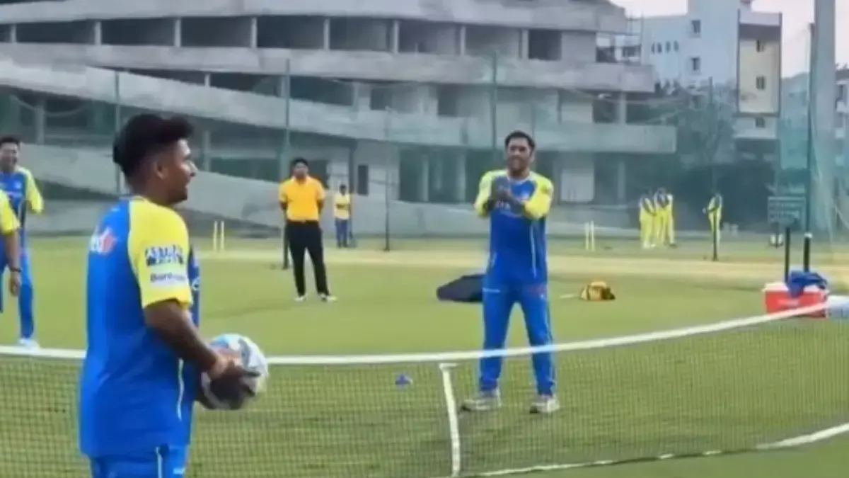 Sarfaraz Khan की गलती पर एमएस धोनी का एक्सप्रेशन ज़बरदस्त