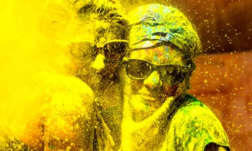 होली पर प्रियंका गांधी, ममता बनर्जी, मायावती और तेजस्वी यादव समेत विपक्षी नेताओं ने दीं शुभकामनाएं होली पर प्रियंका गांधी, ममता बनर्जी, मायावती और तेजस्वी यादव समेत विपक्षी नेताओं ने दीं शुभकामनाएं
