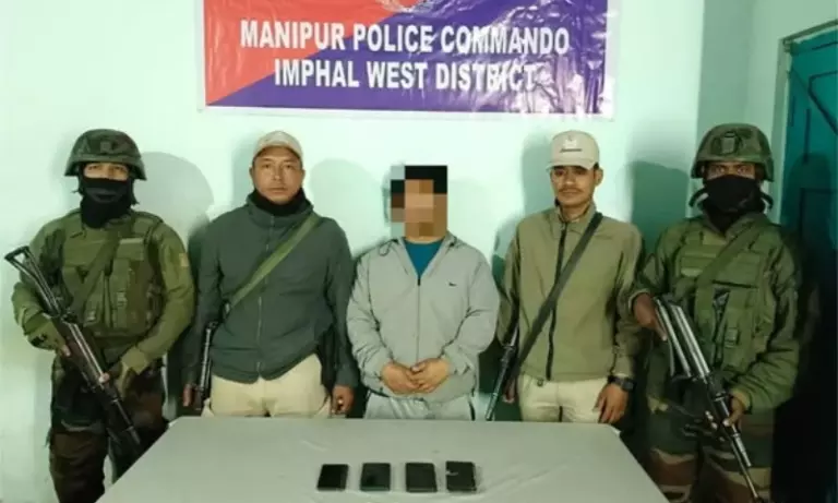 Manipur: इंफाल एयरपोर्ट पर 2 kg अफीम जब्त; PREPAK-Pro कैडर पकड़ा गया Manipur: इंफाल एयरपोर्ट पर 2 kg अफीम जब्त; PREPAK-Pro कैडर पकड़ा गया
