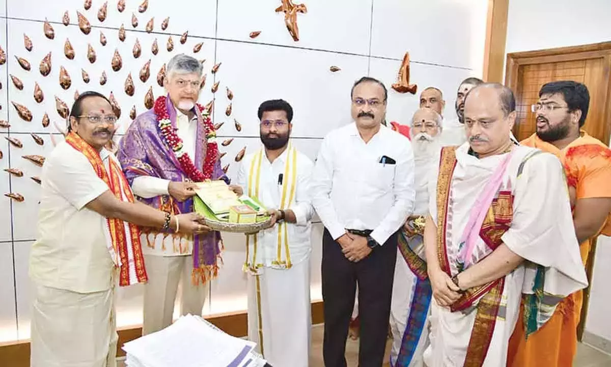 Andhra: मुख्यमंत्री को महाकुंभभिषेक के लिए आमंत्रित किया गया