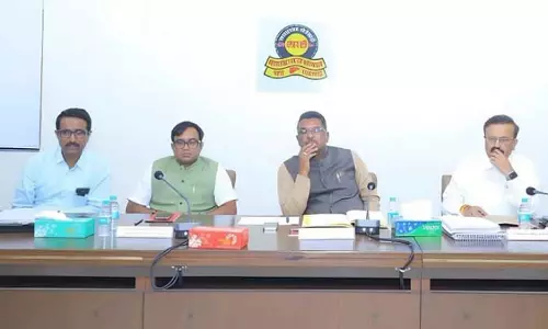 ट्रांसपोर्ट मिनिस्टर ने कहा, MSRTC की लालपरी बसें 5 साल में ऐड से ₹250 करोड़ से ज़्यादा कमाएंगी ट्रांसपोर्ट मिनिस्टर ने कहा, MSRTC की लालपरी बसें 5 साल में ऐड से ₹250 करोड़ से ज़्यादा कमाएंगी