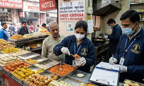 MP : खाने-पीने की दुकानों और मिठाई की दुकानों का निरीक्षण, सैंपल लिए गए