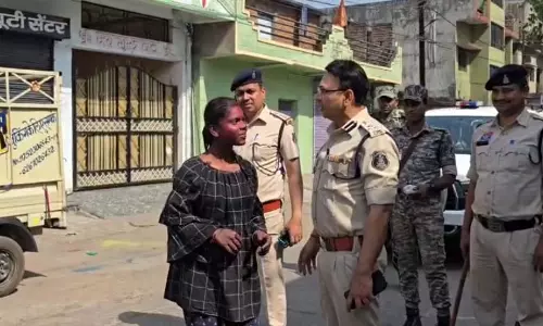होली पर एसएसपी साहब ऑन फील्ड, सुरक्षा व्यवस्था का लिया जायजा, जवानों को मुस्तैदी के निर्देश होली पर एसएसपी साहब ऑन फील्ड, सुरक्षा व्यवस्था का लिया जायजा, जवानों को मुस्तैदी के निर्देश