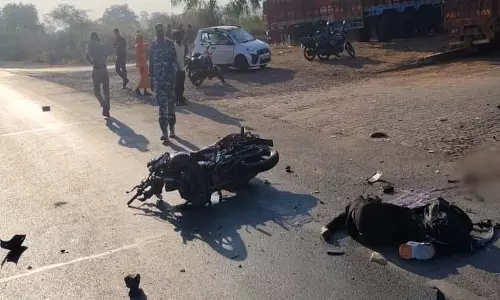 होली मनाने गांव लौट रहे भाई-बहन हादसे का शिकार, एक की मौत होली मनाने गांव लौट रहे भाई-बहन हादसे का शिकार, एक की मौत