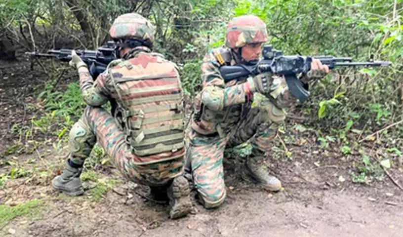J&K’s के राजौरी में LoC पर संदिग्ध गतिविधि के बाद सेना ने फायरिंग की J&K’s के राजौरी में LoC पर संदिग्ध गतिविधि के बाद सेना ने फायरिंग की