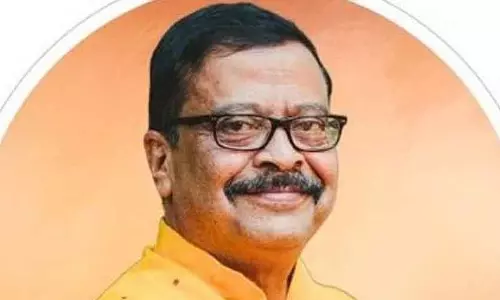 Odisha के मंत्री सुरेश पुजारी सीने में दर्द के बाद अस्पताल में भर्ती Odisha के मंत्री सुरेश पुजारी सीने में दर्द के बाद अस्पताल में भर्ती