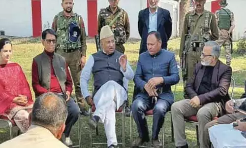 Srinagar गुलाम अली खटाना ने कल्याणकारी संस्थाओं का निरीक्षण किया