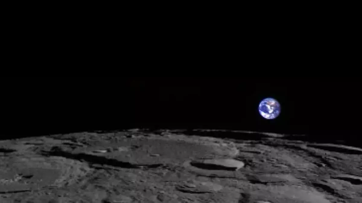 NASA ने सोलर ब्लैकआउट कैप्चर: चांद से पृथ्वी का दुर्लभ नज़ारा - VIDEO