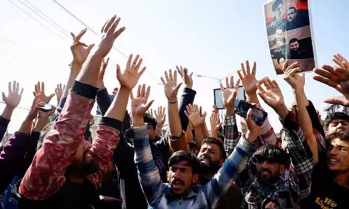 खामेनेई की हत्या के खिलाफ विरोध प्रदर्शन: Kashmir में पाबंदियां जारी खामेनेई की हत्या के खिलाफ विरोध प्रदर्शन: Kashmir में पाबंदियां जारी