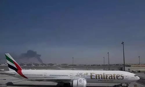 Dubai में फंसे यात्री प्राइवेट फ्लाइट्स के लिए चुका रहे हैं भारी रकम