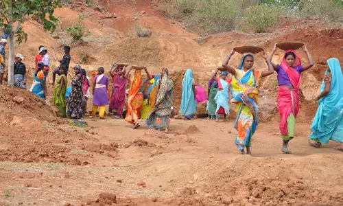 Mumbai: मनरेगा योजना से महाराष्ट्र में विकास कार्यों को गति Mumbai: मनरेगा योजना से महाराष्ट्र में विकास कार्यों को गति