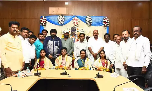 योगनारायण समाज के लिए एक प्रकाश स्तंभ है: District Collector योगनारायण समाज के लिए एक प्रकाश स्तंभ है: District Collector