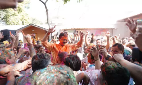 दिल्ली: अरविंद केजरीवाल समेत आप नेताओं ने मनीष सिसोदिया के घर मनाया होली का पर्व