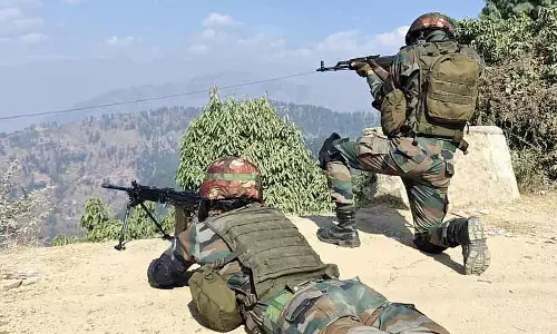 सेना ने जम्मू-कश्मीर के राजौरी में LoC पर आतंकवादियों की घुसपैठ की कोशिश नाकाम की सेना ने जम्मू-कश्मीर के राजौरी में LoC पर आतंकवादियों की घुसपैठ की कोशिश नाकाम की