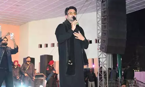 Sujanpur Holi festival की दूसरी सांस्कृतिक संध्या में स्थानीय कलाकारों ने समां बांधा