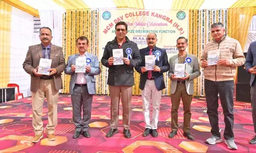 Kangra College ने बुक रिलीज़ के साथ 50 साल पूरे होने का जश्न मनाया