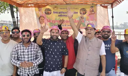 सिंधी काउंसिल ने हर्बल गुलाल से जमकर होली खेली