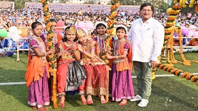 KISS ने होली बड़े उत्साह और भक्ति के साथ मनाई