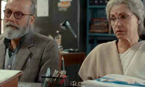 Dimple Kapadia ने जब खुली किताब साइन की Dimple Kapadia ने जब खुली किताब साइन की