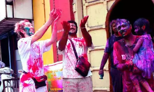 Kochi में उत्तर भारतीय समुदाय ने होली मनाई Kochi में उत्तर भारतीय समुदाय ने होली मनाई