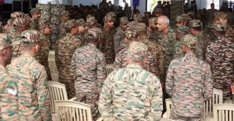 Jammu: राइजिंग स्टार कोर के जीओसी ने मामून सेक्टर में तैयारियों का जायजा लिया