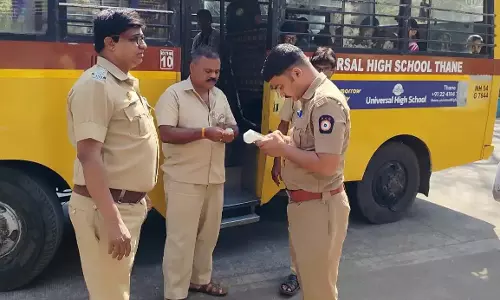 Mumbai: आरटीओ की बड़ी कार्रवाई, नियम तोड़ने वाली बसें पकड़ी गईं Mumbai: आरटीओ की बड़ी कार्रवाई, नियम तोड़ने वाली बसें पकड़ी गईं