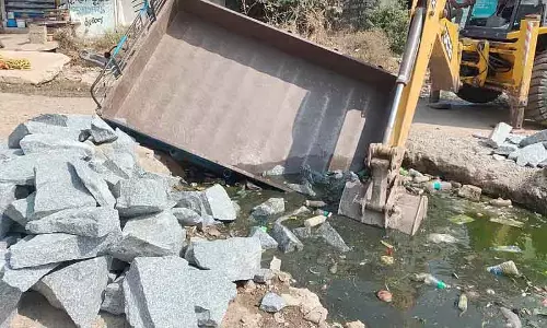 Karnataka : ड्रेनेज और सड़क का काम चल रहा है