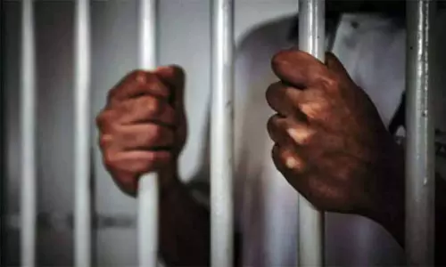 Domana में पुलिस नाका कूदने पर तीन लोग गिरफ्तार Domana में पुलिस नाका कूदने पर तीन लोग गिरफ्तार