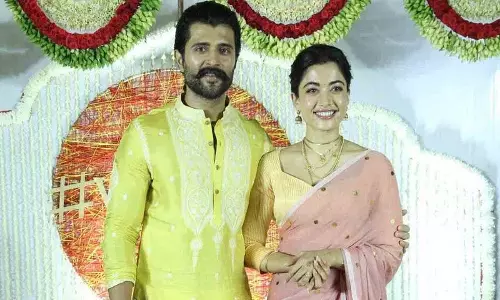 Vijay Deverakonda और रश्मिका ने नई बहू के लिए प्रेस मीट होस्ट की Vijay Deverakonda और रश्मिका ने नई बहू के लिए प्रेस मीट होस्ट की