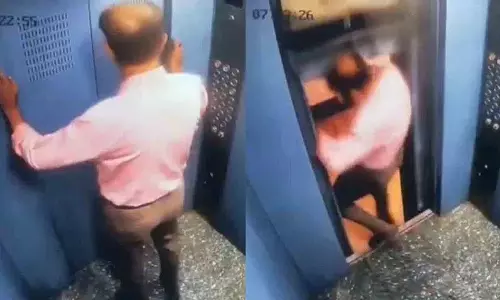 Gujarat में लिफ्ट में अचानक खराबी आने से कुछ सेकंड पहले ही एक आदमी भाग निकला, वीडियो वायरल Gujarat में लिफ्ट में अचानक खराबी आने से कुछ सेकंड पहले ही एक आदमी भाग निकला, वीडियो वायरल