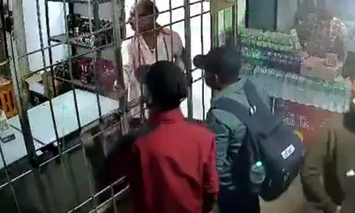 तांडव: शराब दुकान पर ताबड़तोड़ फायरिंग, CCTV में कैद हुई अपराधियों की करतूत