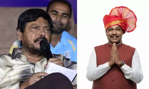 Maharashtra में भाजपा के चार राज्यसभा उम्मीदवारों में अठावले, तावड़े शामिल Maharashtra में भाजपा के चार राज्यसभा उम्मीदवारों में अठावले, तावड़े शामिल