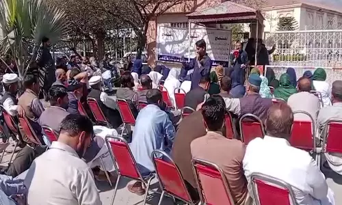 PoJK में हेल्थ वर्करों की अनिश्चितकालीन हड़ताल, मुज़फ्फराबाद में प्रदर्शन PoJK में हेल्थ वर्करों की अनिश्चितकालीन हड़ताल, मुज़फ्फराबाद में प्रदर्शन