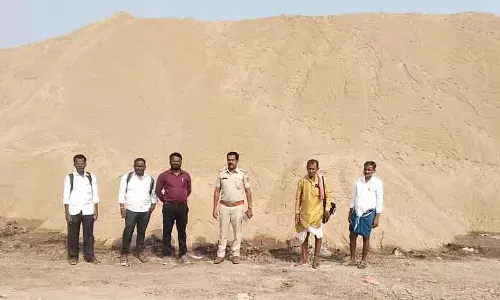 Yadgir : 2.68 लाख मीट्रिक टन रेत ज़ब्त की गई Yadgir : 2.68 लाख मीट्रिक टन रेत ज़ब्त की गई