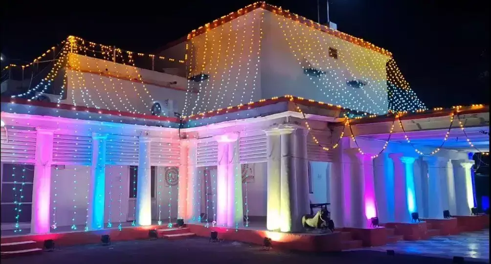Damoh: होली मिलन में अधिकारियों ने लिया जनसेवा का संकल्प