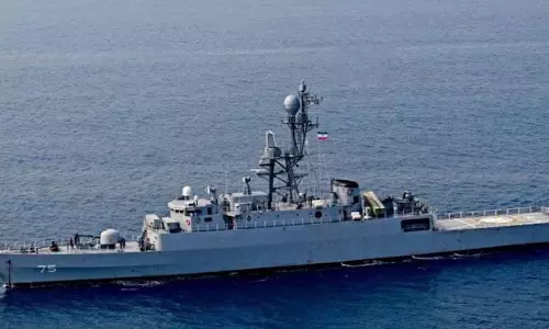 Sri Lanka के पास पनडुब्बी हमले में ईरानी जहाज डूबा; 32 घायल Sri Lanka के पास पनडुब्बी हमले में ईरानी जहाज डूबा; 32 घायल