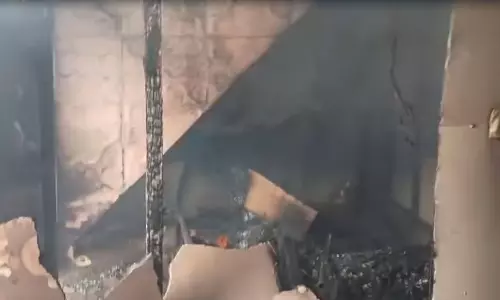 Kalaburagi: घर में आग लग गई, जहां घरेलू काम हो रहा था Kalaburagi: घर में आग लग गई, जहां घरेलू काम हो रहा था