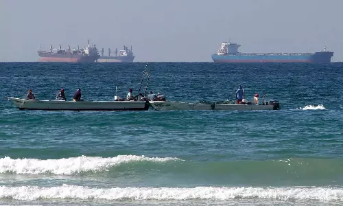 Hormuz में कंटेनर जहाज़ पर हमला Hormuz में कंटेनर जहाज़ पर हमला