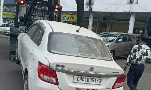 Chandigarh MC ने सेक्टर 17 में लावारिस गाड़ियों पर कार्रवाई की, 6 ज़ब्त की गईं Chandigarh MC ने सेक्टर 17 में लावारिस गाड़ियों पर कार्रवाई की, 6 ज़ब्त की गईं