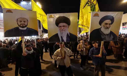 Iran ने भारी भीड़ के अनुमान के बीच खामेनेई का राजकीय अंतिम संस्कार टाल दिया Iran ने भारी भीड़ के अनुमान के बीच खामेनेई का राजकीय अंतिम संस्कार टाल दिया