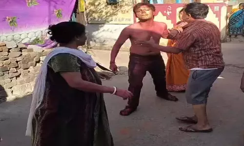 Raipur Breaking: संतोषीनगर में बवाल, पत्थर से सिर फोड़ा, देखें LIVE VIDEO... Raipur Breaking: संतोषीनगर में बवाल, पत्थर से सिर फोड़ा, देखें LIVE VIDEO...