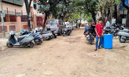 हैदराबाद: GHMC सड़क निर्माण कार्य में देरी से एर्रागड्डा में गुस्सा हैदराबाद: GHMC सड़क निर्माण कार्य में देरी से एर्रागड्डा में गुस्सा