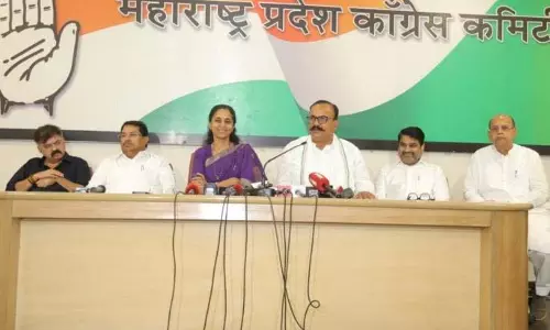 Congress ने शरद पवार का समर्थन किया; प्रेस मीट में उद्धव सेना अनुपस्थित रही Congress ने शरद पवार का समर्थन किया; प्रेस मीट में उद्धव सेना अनुपस्थित रही