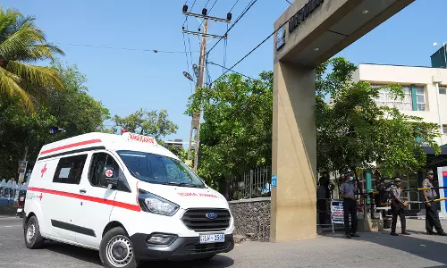 श्रीलंका में ईरानी डिप्लोमैट्स ने डूबते जहाज़ पर सफाई मांगी