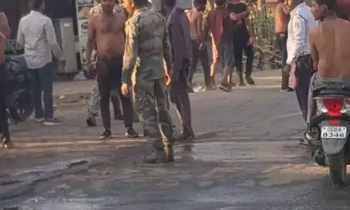 डीजे पर डांस करते युवकों के दो गुट भिड़े, होली पर तनाव का माहौल डीजे पर डांस करते युवकों के दो गुट भिड़े, होली पर तनाव का माहौल