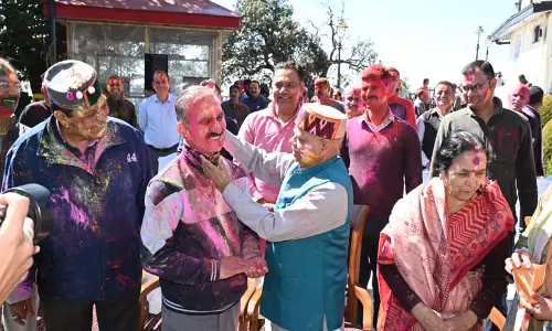 हिमाचल के राज्यपाल और CM सुखू ने लोक भवन में होली मनाई